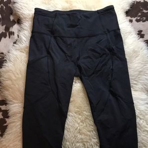 Size 8 Ventilated Lululemon Capris with Pockets
